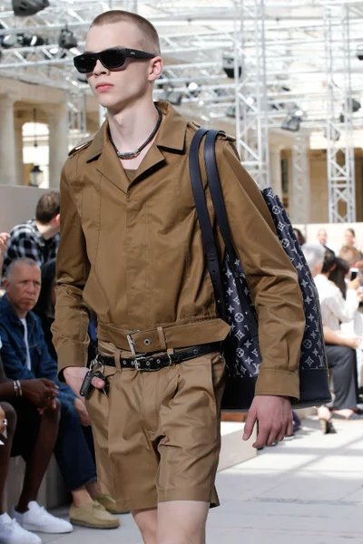 Look 69